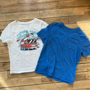 Old Navy Blue and White Short Sleeve Tees Graphic boys 3t
